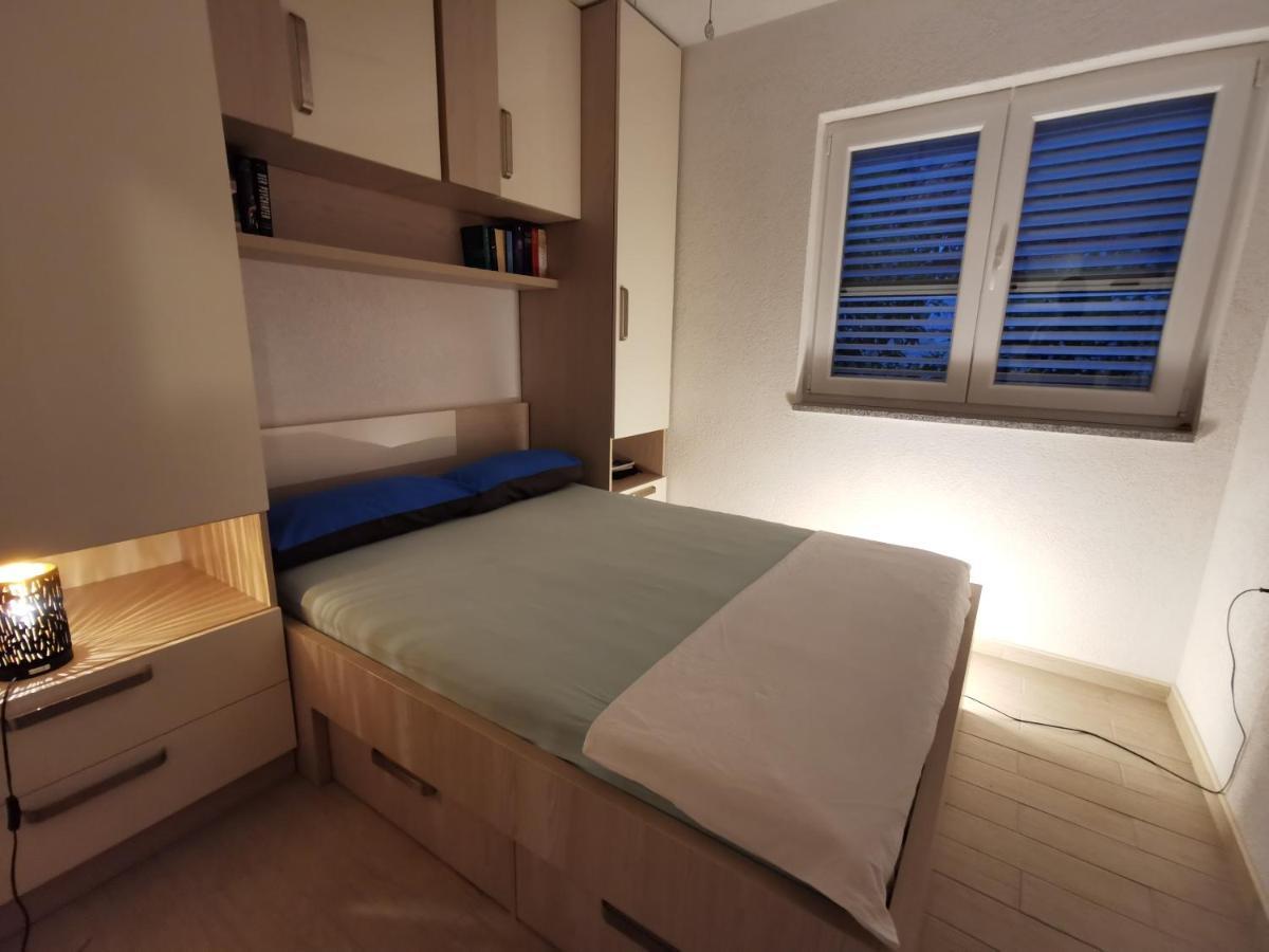 Apartment Mira - Sea View Трогір Екстер'єр фото