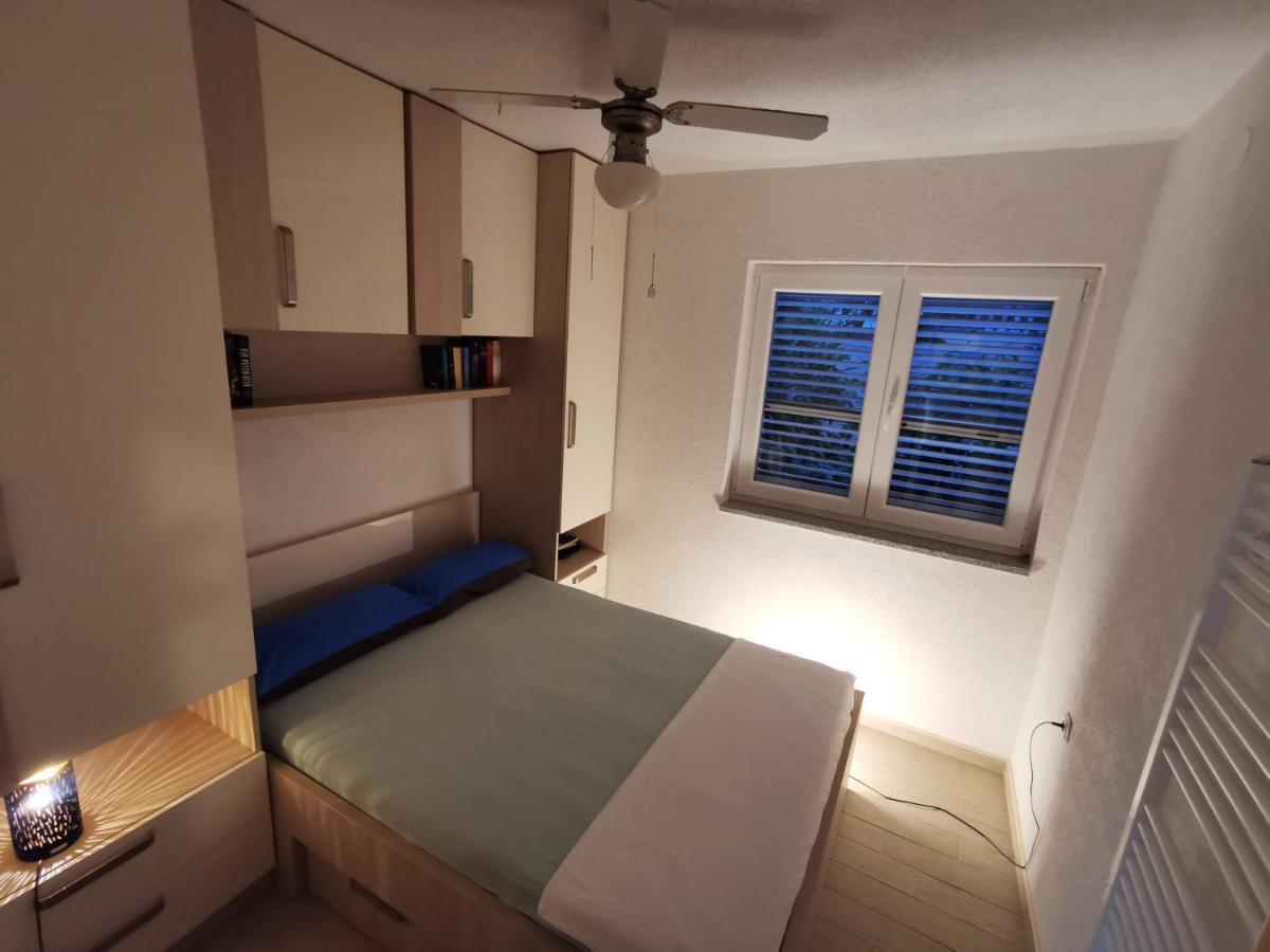 Apartment Mira - Sea View Трогір Екстер'єр фото